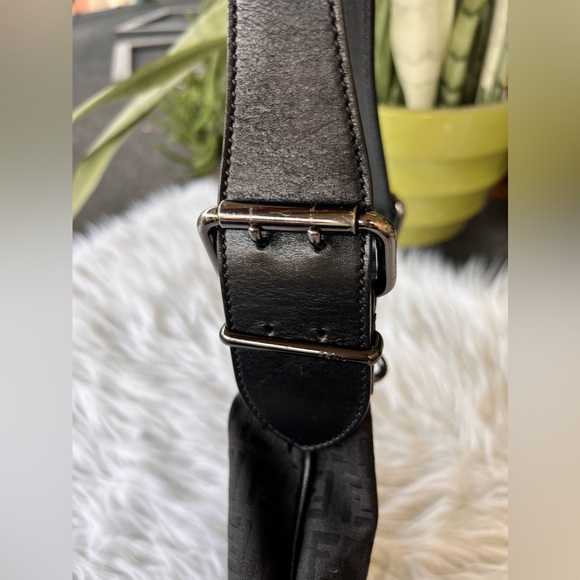 Fendi Oyster Shoulder Bag - Picture 5 of 7